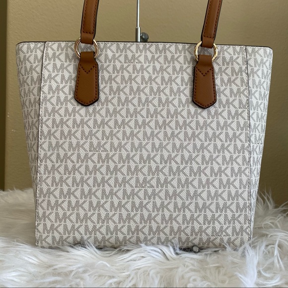 New Michael Kors Joey medium bucket shoulder tote Bag - Picture 8 of 15